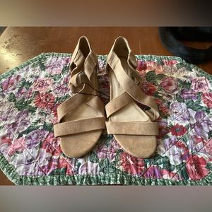 Tan Heel Shoes